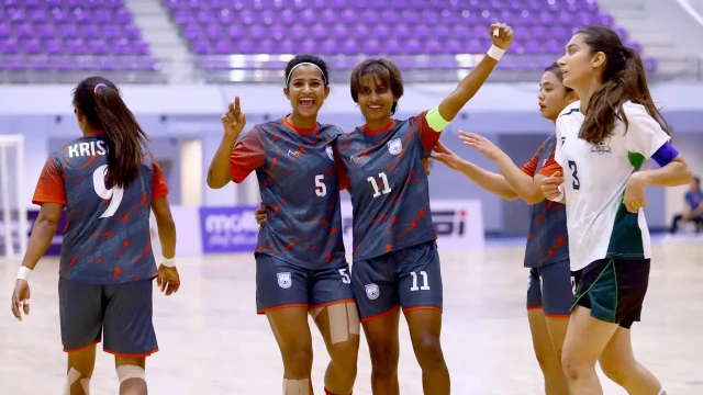 পাকিস্তানের বিপক্ষে দাপুটে জয়, গোলবন্যায় জবাব দিল বাংলার মেয়েরা