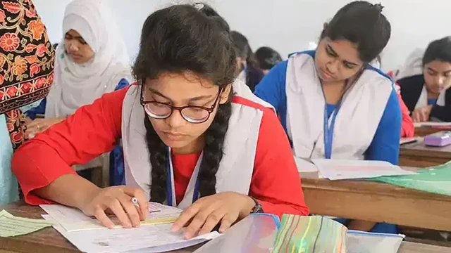 এসএসসি পরীক্ষার ফরম জমার সময় বাড়াল ঢাকা বোর্ড