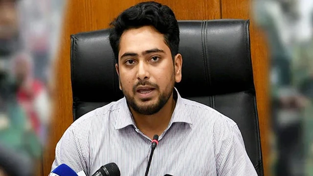 জাতির উদ্দেশে ভাষণ দেওয়ার অনুমতি চাইলেন এনসিপি আহ্বায়ক নাহিদ ইসলাম