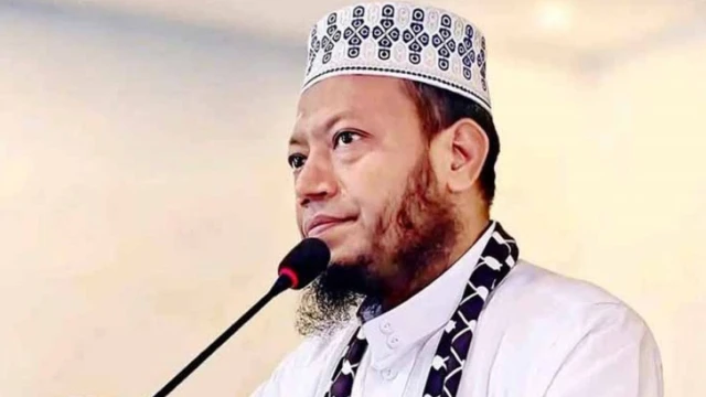 মুফতি আমির হামজার ভেরিফায়েড ফেসবুক পেজ সরাল মেটা