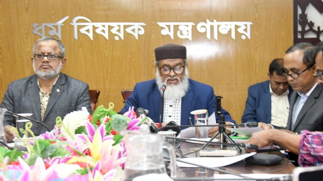 হজ ব্যয় কমায় ফেরত পাচ্ছেন বিপুল অঙ্কের টাকা, জানালেন ধর্ম উপদেষ্টা