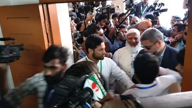 ভোট দিলেন জামায়াতের আমির