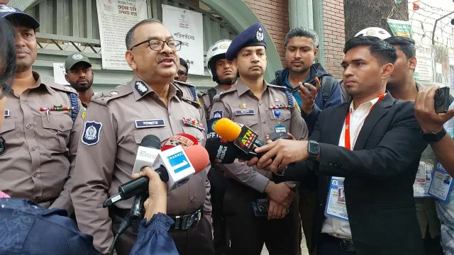 উৎসবমুখর পরিবেশে ভোটগ্রহণ চলছে: ডিএমপি কমিশনার