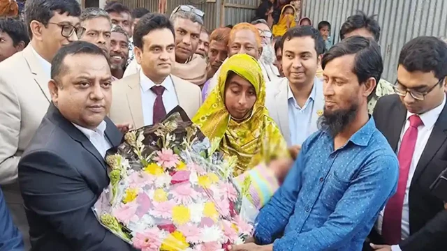 ত্রয়োদশ জাতীয় সংসদ নির্বাচন ঘিরে সিরাজগঞ্জের রায়গঞ্জে এক ব্যতিক্রমী ঘটনা ঘটেছে।