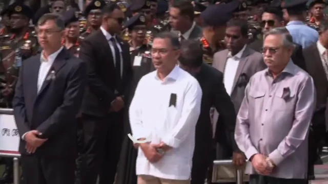 বনানী সামরিক কবরস্থানে শহীদ সেনাদের প্রতি রাষ্ট্রপতি ও প্রধানমন্ত্রীর শ্রদ্ধা