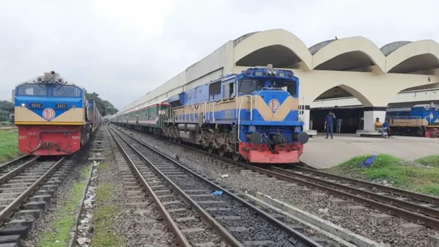 ঈদযাত্রায় স্বস্তি আনতে রেলের বিশেষ ট্রেন: কোন রুটে কখন ছাড়বে