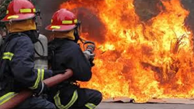 মিরপুরে নির্মাণাধীন ভবনে অগ্নিকাণ্ড, দ্রুত নিয়ন্ত্রণে আগুন