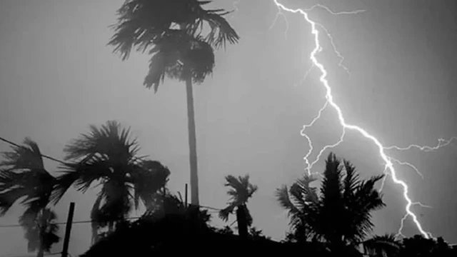 লঘুচাপের প্রভাবে কোথাও কোথাও বজ্রবৃষ্টির আভাস, তাপমাত্রা বাড়ার সম্ভাবনা