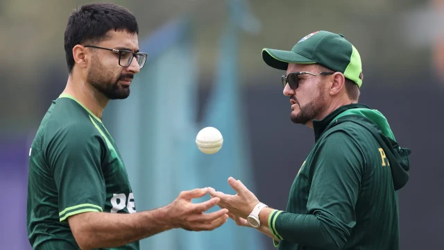 সেমিফাইনালের স্বপ্ন বাঁচাতে পাকিস্তানের সামনে কঠিন সমীকরণ