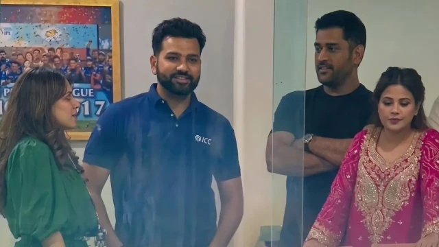 উইকেট ভেবে উচ্ছ্বাস, ধোনির হাসি-সাক্ষীর ভুল উদযাপন ভাইরাল