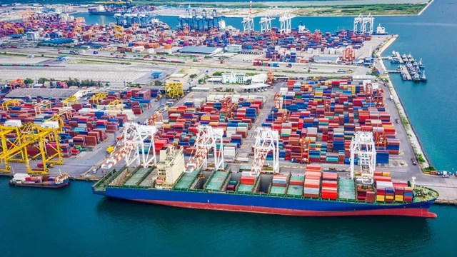 উত্তেজনার আগেই হরমুজ পেরিয়ে চট্টগ্রাম বন্দরে পৌঁছাচ্ছে ১৫ জাহাজ