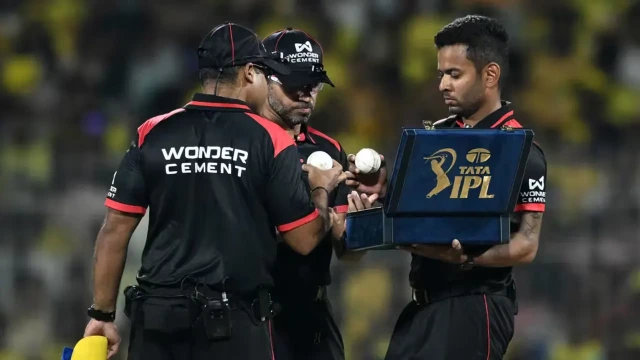 আইপিএলে বল বদলের নতুন নিয়ম, তিন পরিস্থিতিতে পরিবর্তনের সুযোগ