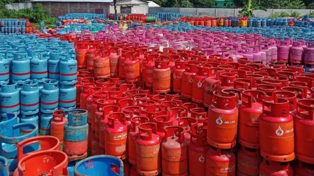 এলপি গ্যাসের দাম বাড়বে না কমবে, জানা যাবে আজ