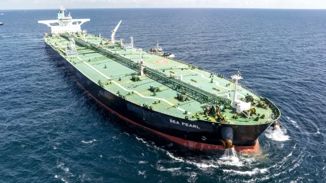 জ্বালানি বাজারে স্বস্তির ইঙ্গিত, এপ্রিলেই আসছে বড় পরিমাণ তেলের চালান