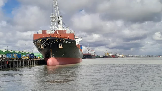 সিঙ্গাপুর থেকে এলো ২৭,৩০০ টন ডিজেল