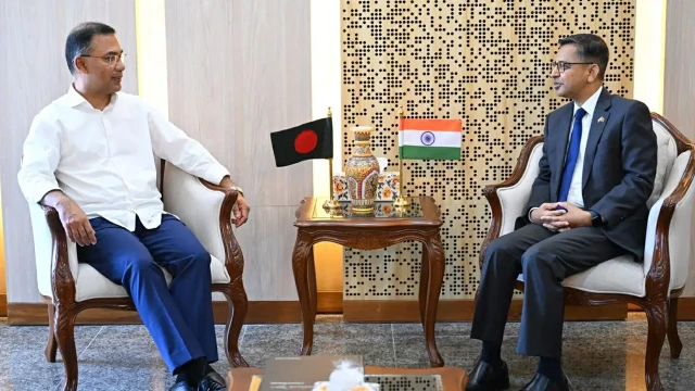 প্রধানমন্ত্রীর সঙ্গে ভারতীয় হাইকমিশনারের বৈঠক, সম্পর্ক উন্নয়নে গুরুত্ব