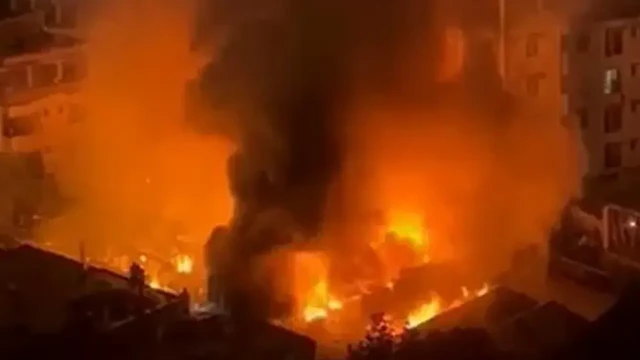 তুরাগে বস্তিতে আগুন, এক ঘণ্টার চেষ্টায় নিয়ন্ত্রণে