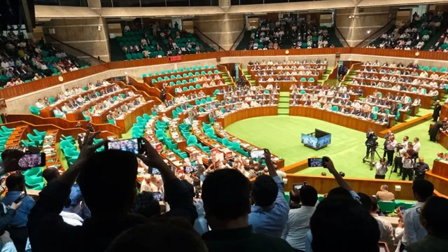 সংসদ গ্যালারিতে শিক্ষার্থীদের জন্য আসন বাড়ানোর সিদ্ধান্ত