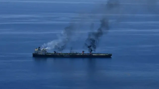 লোহিত সাগরে শক্ত অবস্থানের ইঙ্গিত ইরানের, বাণিজ্যপথ বন্ধের সতর্কবার্তা