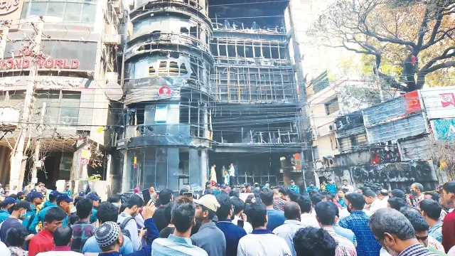 বেইলি রোড অগ্নিকাণ্ড মামলায় ১৩ জনের বিরুদ্ধে গ্রেপ্তারি পরোয়ানা