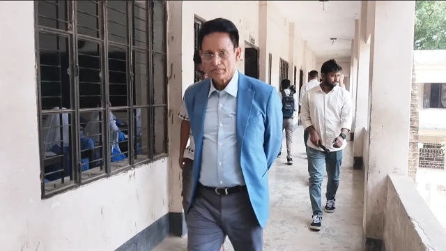 হঠাৎ পরীক্ষাকেন্দ্রে শিক্ষামন্ত্রীর পরিদর্শন, বাড়ল তৎপরতা