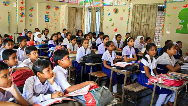 প্রাথমিক শিক্ষার্থীদের জন্য পাটের ব্যাগ ও ইউনিফর্ম দেবে সরকার, শুরু পাইলট প্রকল্প