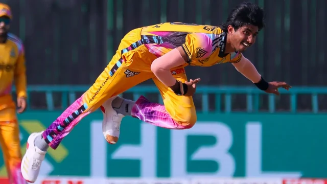 হ্যাটট্রিকে ইতিহাস গড়লেন তরুণ পেসার আলী রাজা