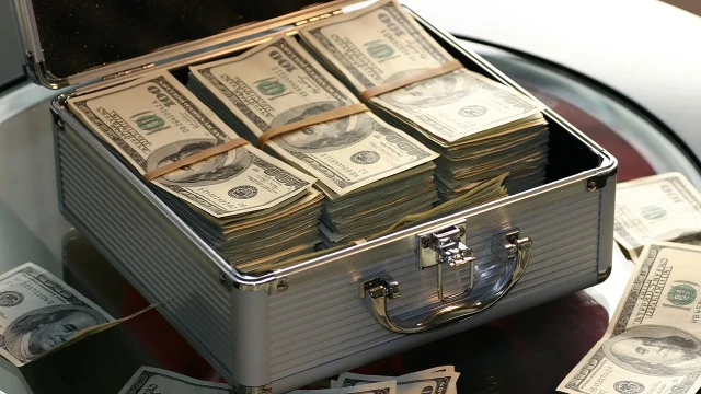 এপ্রিলের ২৬ দিনেই রেমিট্যান্সে বড় উল্লম্ফন, ছাড়িয়েছে ৩৩ হাজার কোটি টাকা