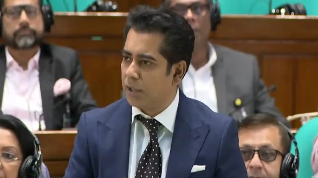 ‘আমরা রাজাকারের সঙ্গে যুদ্ধ করেছি’—সংসদে পার্থের বক্তব্যে উত্তাপ