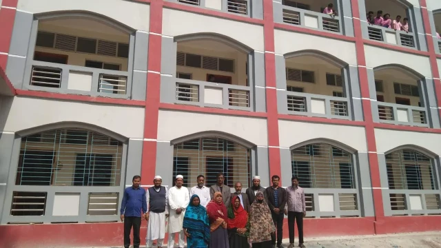 মেহেন্দিগঞ্জে দুই স্কুলে বজ্রপাত, শিক্ষকসহ ১৬ জন আহত