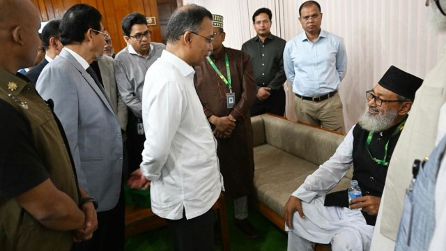 সংসদে অসুস্থ এমপি রবিউল বাশার, লবিতে গিয়ে খোঁজ নিলেন প্রধানমন্ত্রী তারেক রহমান