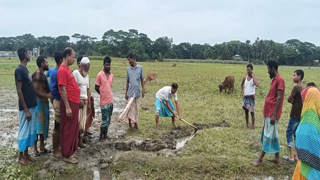 পটুয়াখালীতে মাটির নিচ থেকে রহস্যময় শব্দ: খনিজ সম্পদের সন্ধানে উৎসুক জনতা