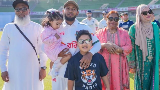 সবচেয়ে বেশি সেক্রিফাইস কে করেছে, জানালেন মুশফিক