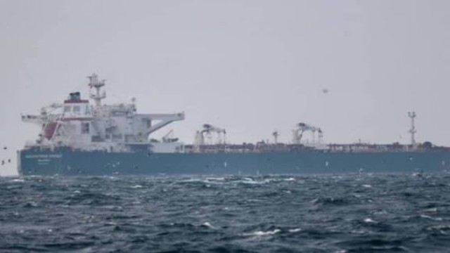 ভারতীয় ক্রুসহ জ্বালানিবাহী জাহাজ জব্দ করল ইরান