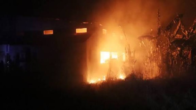 যশোরে ৪টি গুদামে ভয়াবহ আগুন