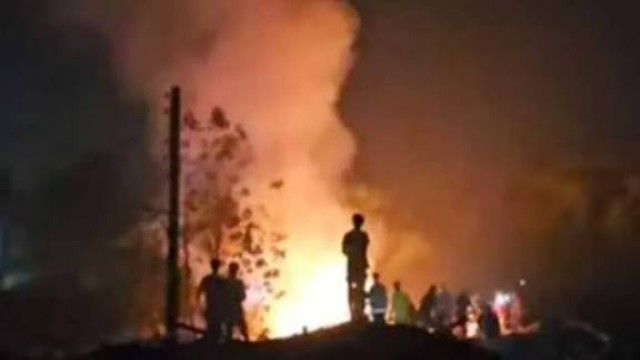 উখিয়ায় রোহিঙ্গা ক্যাম্পে মধ্যরাতে ভয়াবহ আগুন, পুড়ল লার্নিং সেন্টার ও বসতঘর