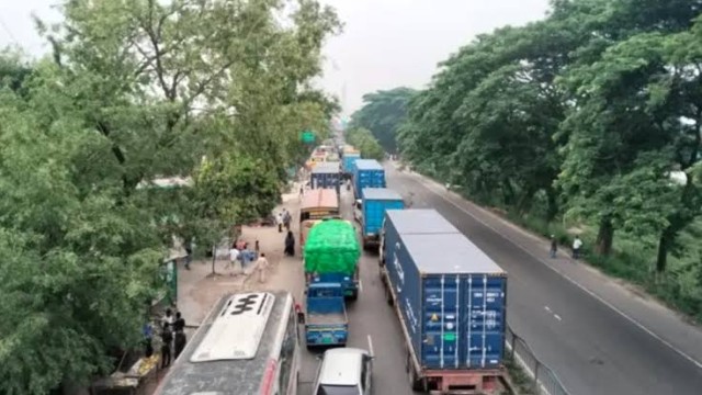 ঢাকা-চট্টগ্রাম মহাসড়কের গজারিয়ায় ১৩ কিলোমিটার দীর্ঘ যানজট