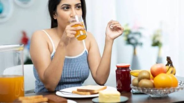 সকালে খালি পেটে এই খাবারগুলো কখনোই খাবেন না