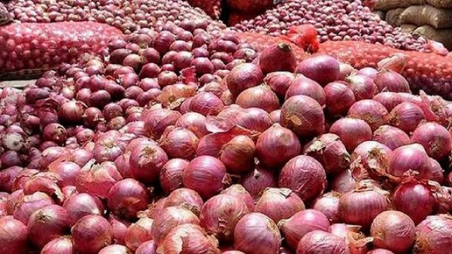 দুই দিনের ব্যবধানে পেঁয়াজের দাম বেড়েছে ৩০-৩৫ টাকা