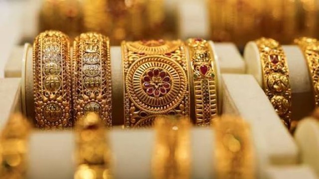 রেকর্ড ভেঙে স্বর্ণের দাম এবার ২ লাখ ৩৮ হাজার ছাড়াল