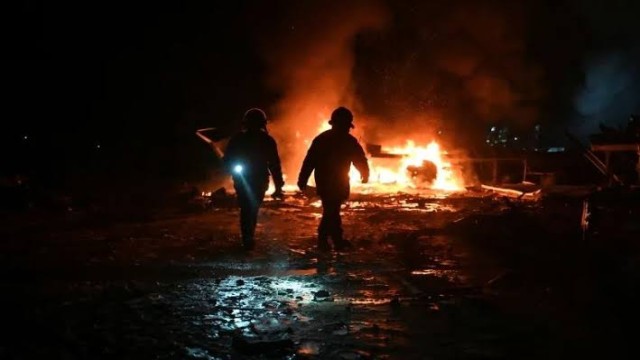 তীব্র শীতে বিদ্যুৎবিচ্ছিন্ন কিয়েভ: রাশিয়ার ড্রোন-ক্ষেপণাস্ত্র হামলায় বিপর্যস্ত ইউক্রেন