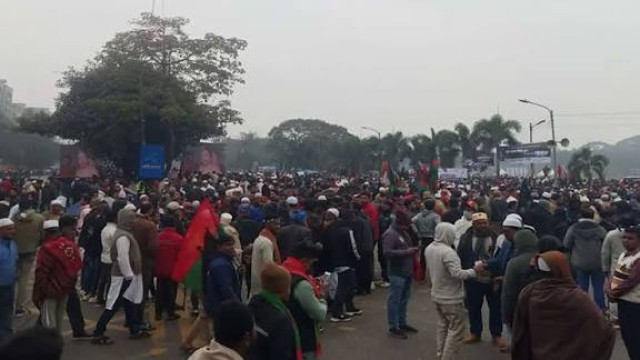 খালেদা জিয়ার জানাজায় অংশ নিতে মানুষের ঢল