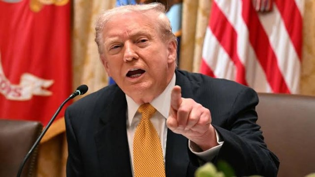 গ্রিনল্যান্ড না দিলে ইউরোপের ওপর পাল্টাপাল্টি শুল্কের হুমকি ট্রাম্পের