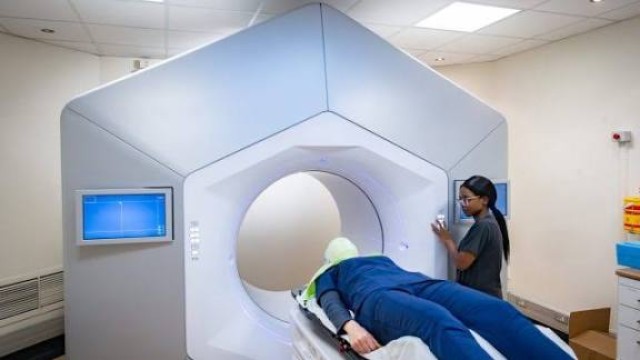 দেশে রেডিওথেরাপির তীব্র সংকট: চিকিৎসা না পেয়ে ক্যানসার রোগীদের মৃত্যুঝুঁকি বাড়ছে