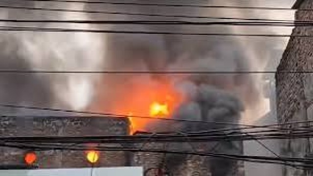 দেড় ঘণ্টা পর চকবাজারের আগুন নিয়ন্ত্রণে