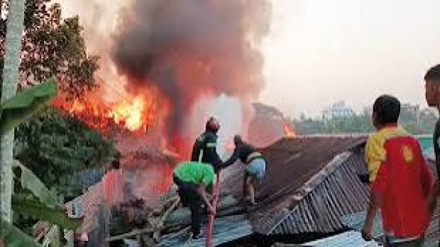 রাঙামাটিতে ভয়াবহ অগ্নিকাণ্ড: ৭টি বসতঘর ভস্মীভূত