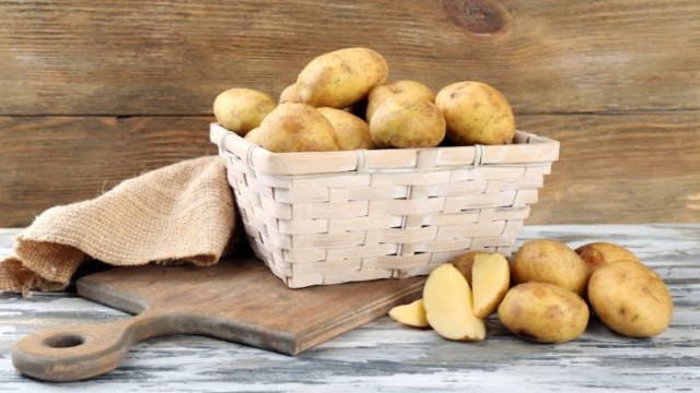 প্রতিদিন আলু খাওয়া কি স্বাস্থ্যের জন্য ভালো? জেনে নিন পুষ্টিবিদদের পরামর্শ