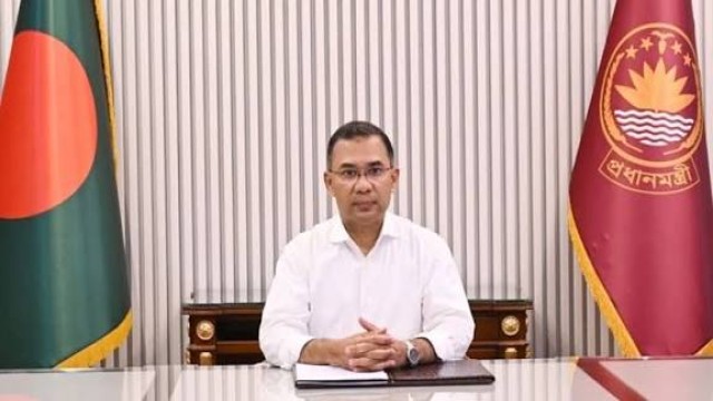 সাপ্তাহিক ছুটির দিনেও কার্যালয়ে প্রধানমন্ত্রী তারেক রহমান: কর্মকর্তাদের সাথে মতবিনিময়