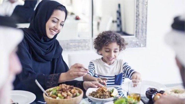 রোজা রেখে কি শিশুর জন্য খাবার চিবিয়ে দেওয়া যাবে?