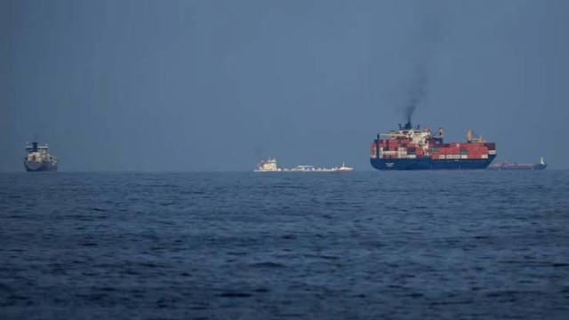 হরমুজ প্রণালিতে আন্তর্জাতিক শক্তি বাড়ানোর আহ্বান ট্রাম্পের: চীন ও যুক্তরাজ্যের প্রতিক্রিয়া